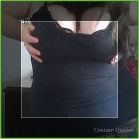 Petite salope recherche un mec à Laval pour une pipe