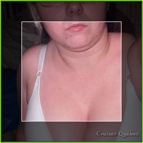 Belle femme chaude pour un africain bien chaud pour une pipe nature sur Sherbrooke