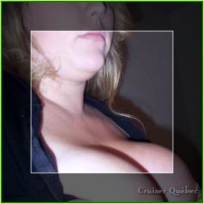 Petite gonzesse de Longueuil appréciant la baise