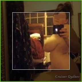 Belle fille adorant la fellation