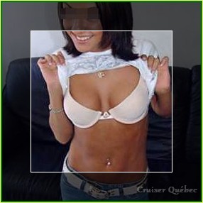 Femme célibataire à Montréal adorant la fellation sans capote